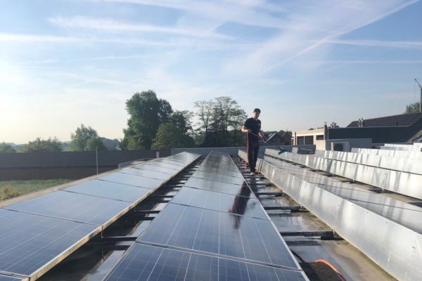 sdkcleaning-detailcleaining-zonnepanelen-12A60E4CC9-06D3-FC21-859B-A6DFA46F49E4.jpeg